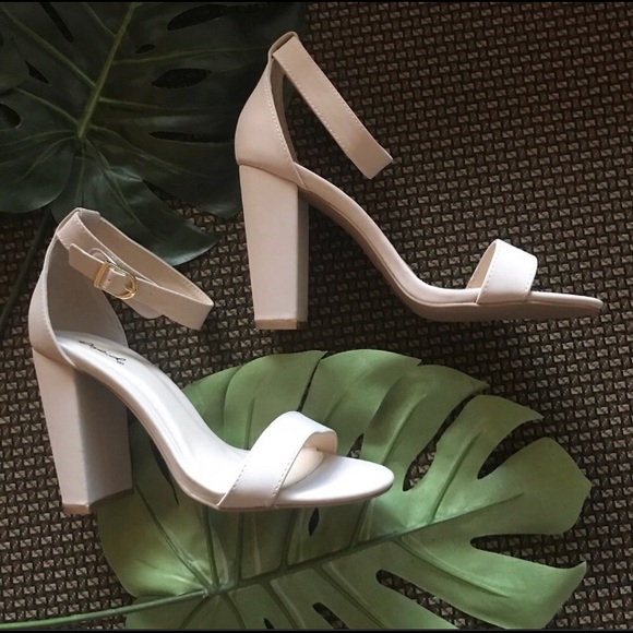 Open toe chunky nude heel last 2 - Picture 8 of 9